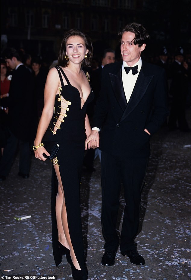 Elizabeth Hurley tái hiện khoảnh khắc hở bạo sau 25 năm ảnh 2