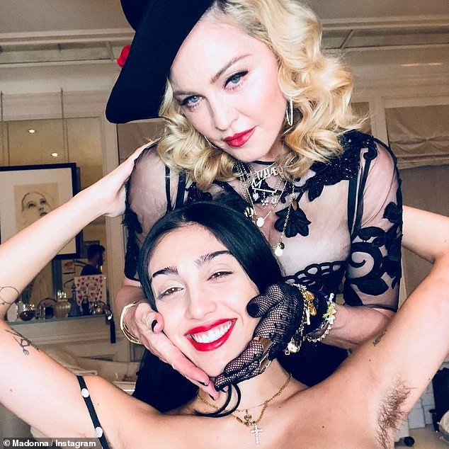 'Nữ hoàng nhạc pop' Madonna 60 tuổi vẫn quá đẹp và quyến rũ ảnh 5