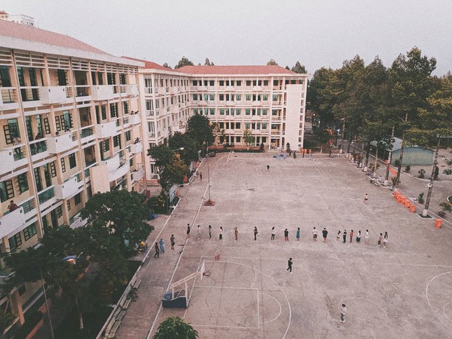 'Nàng thơ 9x' Hải Tú đi cách ly ngay khi từ Pháp trở về ảnh 6