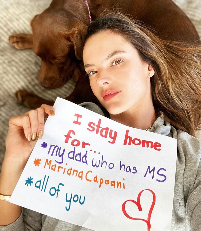 Alessandra Ambrosio tung ảnh ngực đầy nóng bỏng hút mắt ảnh 6