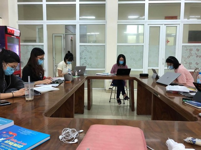 Thương lắm chú bộ đội dáng lom khom cúi gập để cảm ơn đồng bào! ảnh 11