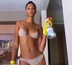'Chân dài' cao 1m79 Joan Smalls khoe dáng với áo tắm đỏ rực ảnh 8