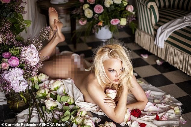 'Quả bom gợi cảm' Pamela Anderson chụp ảnh nude ở tuổi 52 ảnh 1