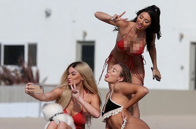 Ba mỹ nhân game show 18+ Too Hot to Handle diện bikini 'đốt cháy' biển hè ảnh 3