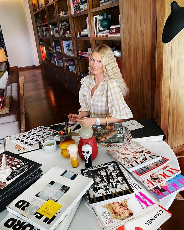 Đường cong tuổi 50 của siêu mẫu huyền thoại Claudia Schiffer ảnh 15