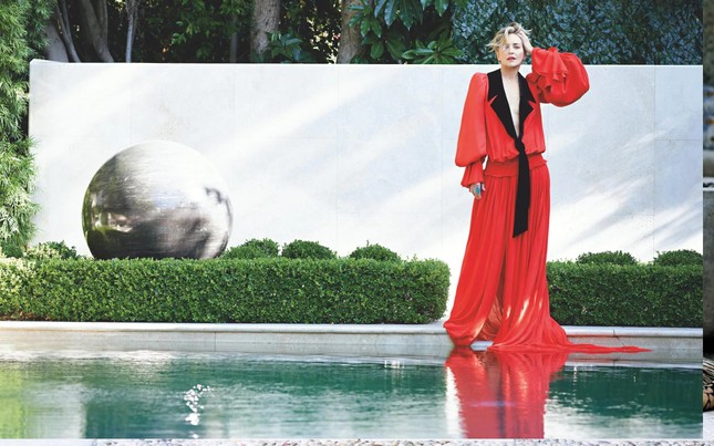 Minh tinh 'Bản năng gốc' Sharon Stone quyến rũ khó tin ở tuổi 62 ảnh 4