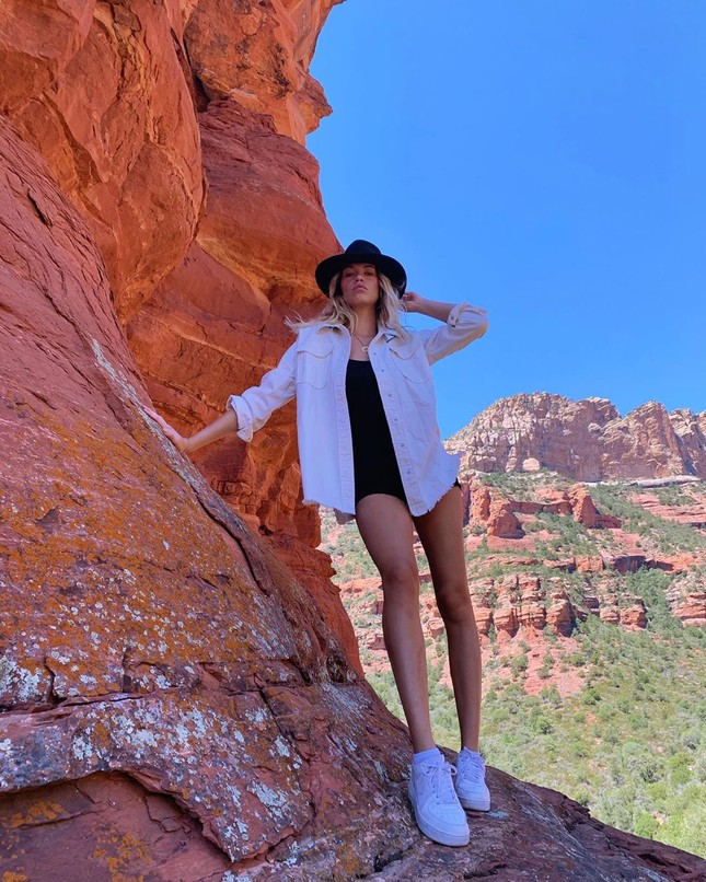 Mỹ nhân cao 1m80 Hailey Clauson diện bodysuit khoe chân dài hút mắt ảnh 5