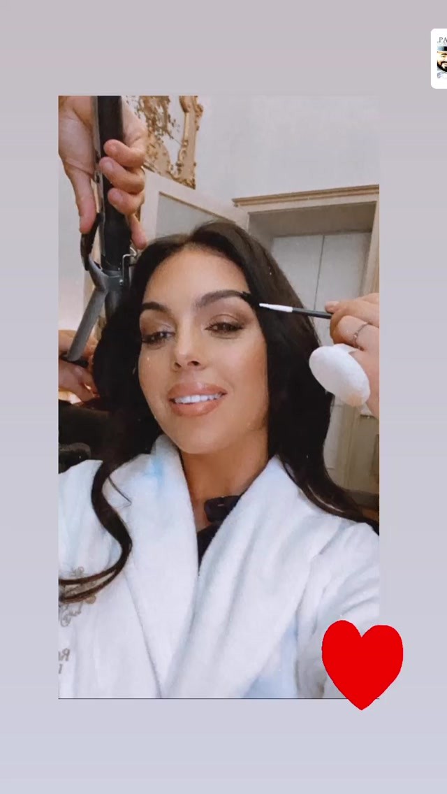 Bạn gái đăng ảnh gọi video tình tứ khi Ronaldo nhiễm COVID-19 ảnh 1