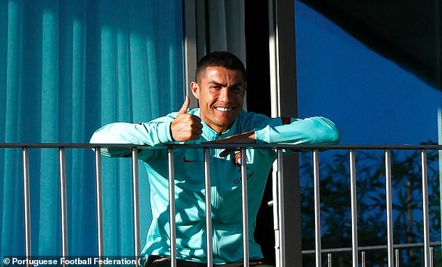 Bạn gái đăng ảnh gọi video tình tứ khi Ronaldo nhiễm COVID-19 ảnh 3