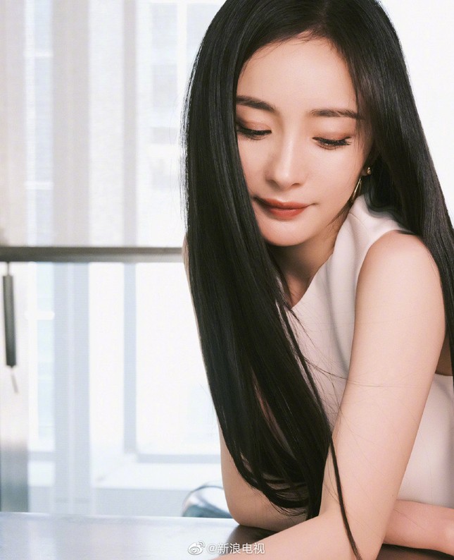 Dương Mịch khiến fan trầm trồ với góc nghiêng 'có 1 không 2' ảnh 29