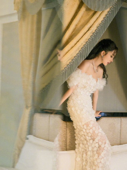 Dương Mịch khiến fan trầm trồ với góc nghiêng 'có 1 không 2' ảnh 6