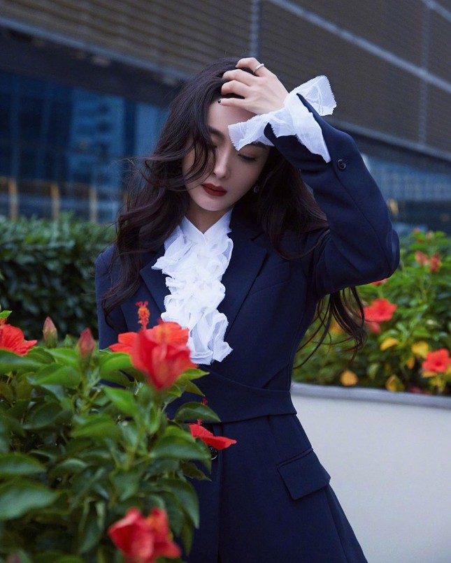 Dương Mịch khiến fan trầm trồ với góc nghiêng 'có 1 không 2' ảnh 18