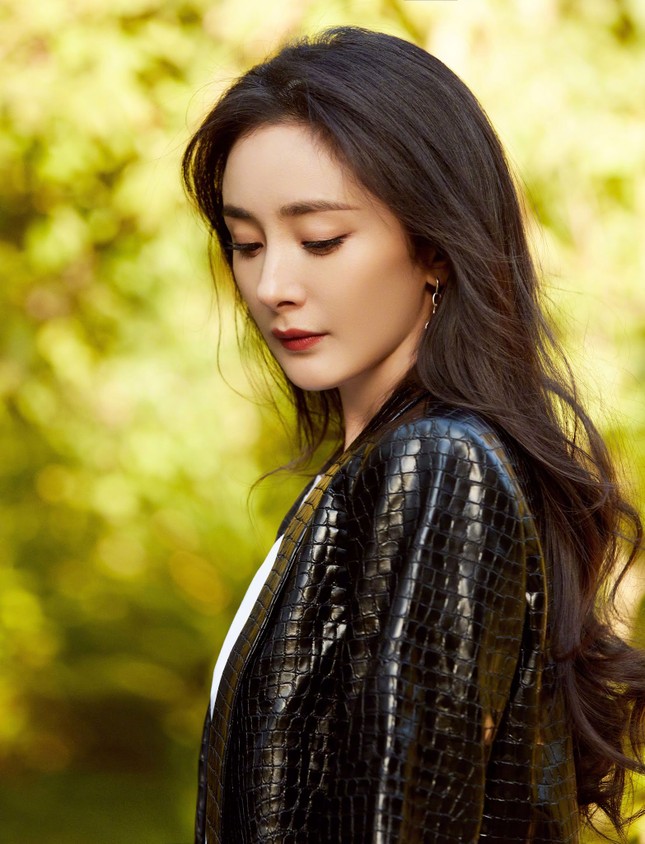 Dương Mịch khiến fan trầm trồ với góc nghiêng 'có 1 không 2' ảnh 21
