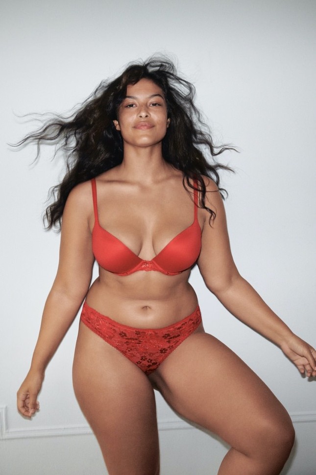 Dàn mẫu quyến rũ đầy sức sống với nội y Victoria’s Secret Holiday 2020 ảnh 3