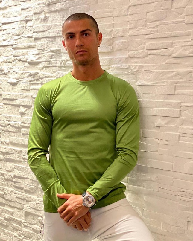 Nhan sắc 'gái một con' nóng bỏng của bạn gái Ronaldo ảnh 8
