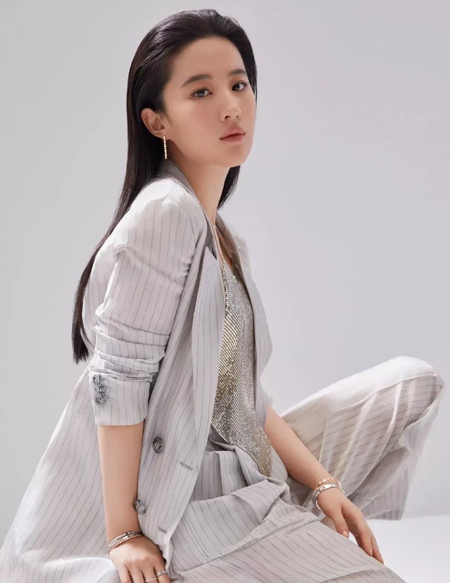 'Thần tiên tỉ tỉ' Lưu Diệc Phi lộ ảnh 'phì nhiêu' khó tin ảnh 6