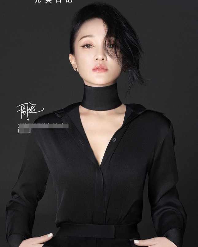 Vẻ đẹp U50 mong manh thanh tú của Châu Tấn ảnh 4