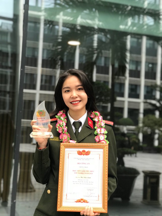 Nữ thủ khoa học ngành trinh sát 'gây thương nhớ' với nét đẹp trong trẻo ảnh 2