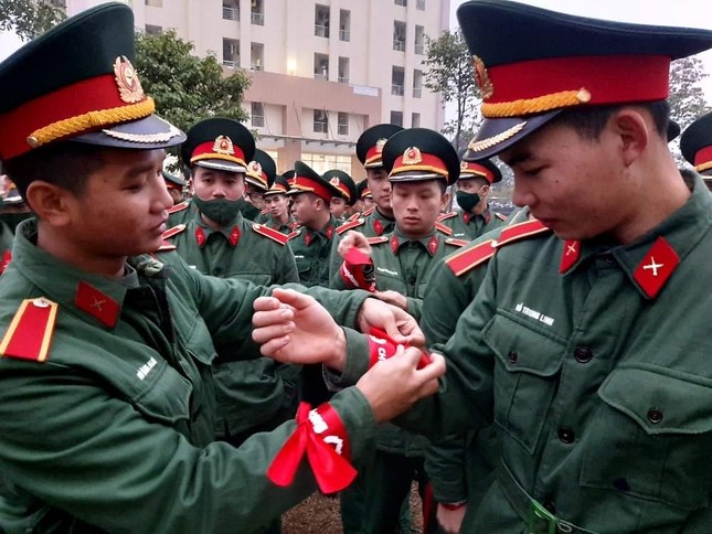 Giọt máu ấm giữa ngày đông lạnh ảnh 10
