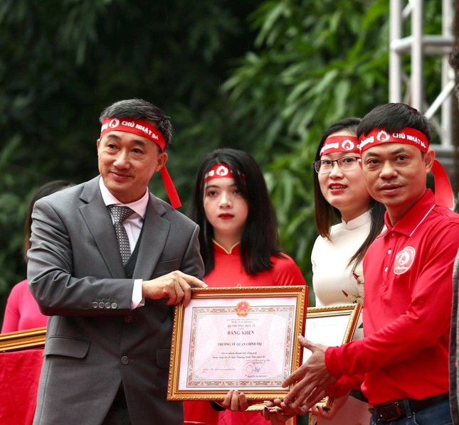 Giọt máu ấm giữa ngày đông lạnh ảnh 96