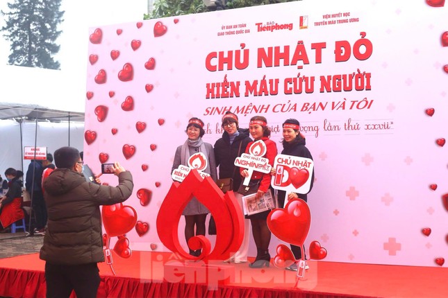 Giọt máu ấm giữa ngày đông lạnh ảnh 82
