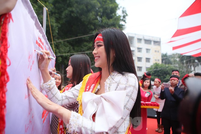 Giọt máu ấm giữa ngày đông lạnh ảnh 107