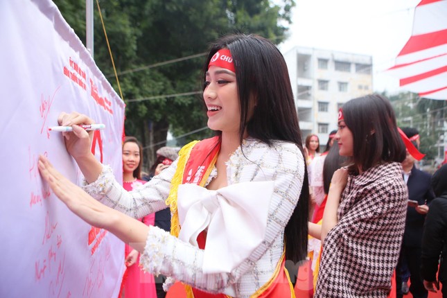 Giọt máu ấm giữa ngày đông lạnh ảnh 106