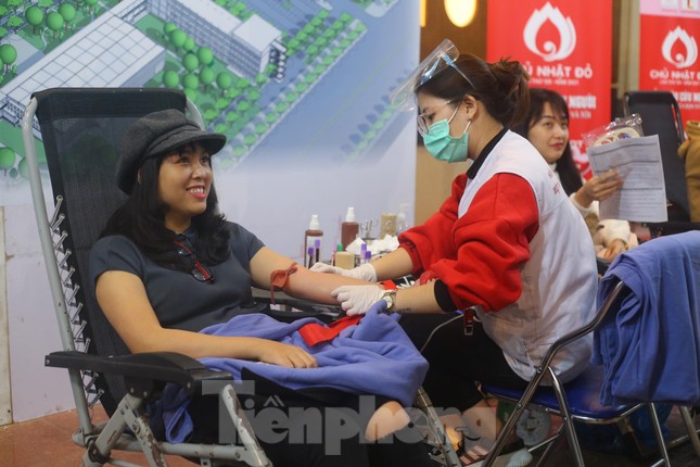 Giọt máu ấm giữa ngày đông lạnh ảnh 78