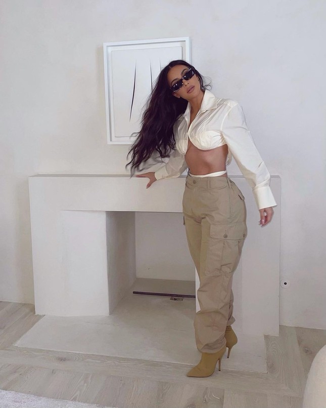 Mỹ nhân độc thân quyến rũ Kim Kardashian lần đầu lộ diện sau đệ đơn ly hôn ảnh 11