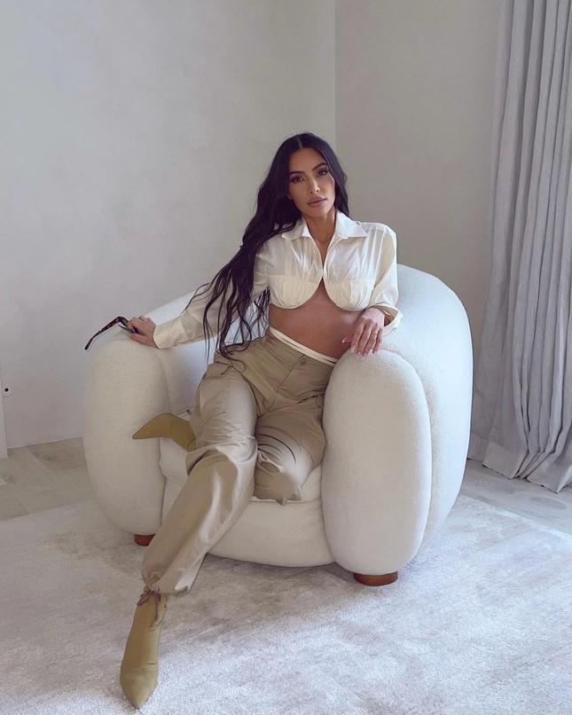 Mỹ nhân độc thân quyến rũ Kim Kardashian lần đầu lộ diện sau đệ đơn ly hôn ảnh 13
