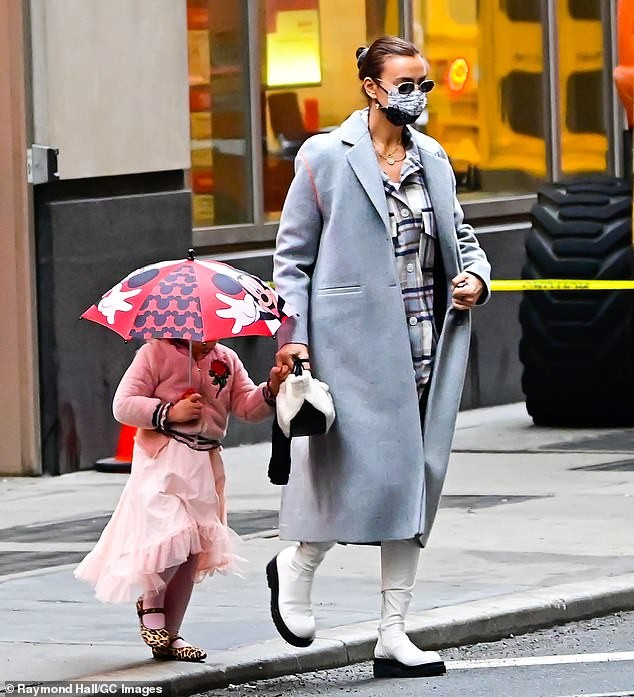 Mỹ nhân Nga Irina Shayk thân thiện với tình cũ sau 2 năm chia tay ảnh 1
