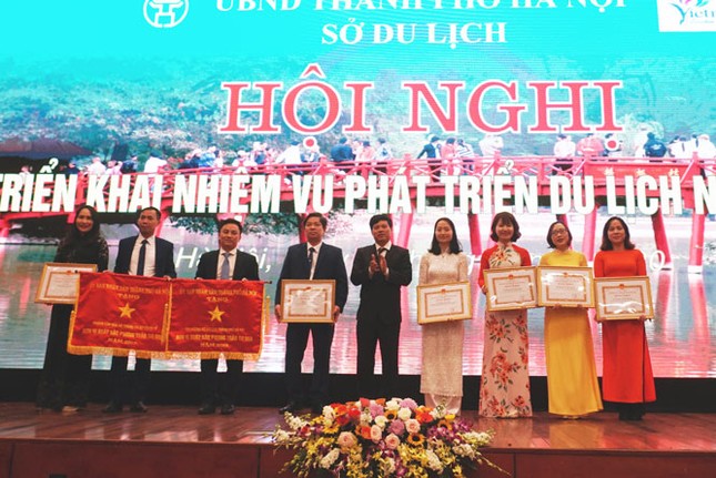 Ùn tắc, ô nhiễm khiến du khách lo ngại khi đến thăm Hà Nội ảnh 1