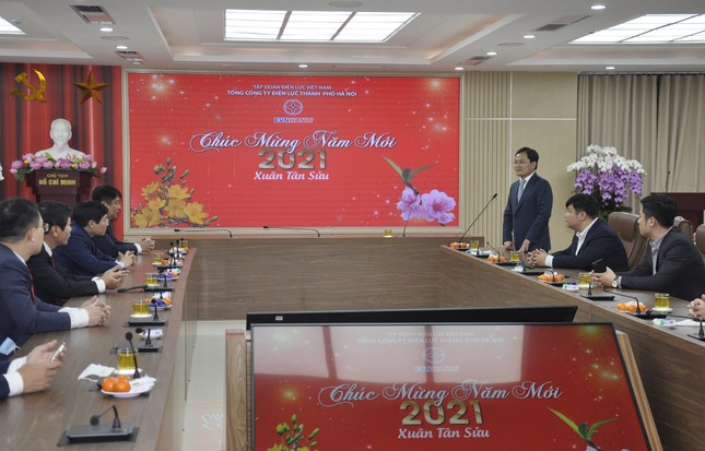 Bí thư thứ nhất Trung ương Đoàn thăm và chúc Tết Tổng Cty Điện lực Hà Nội ảnh 3