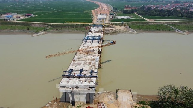 Hình hài cầu cao tốc Bắc - Nam vượt sông Chu tại Thanh Hóa ảnh 1
