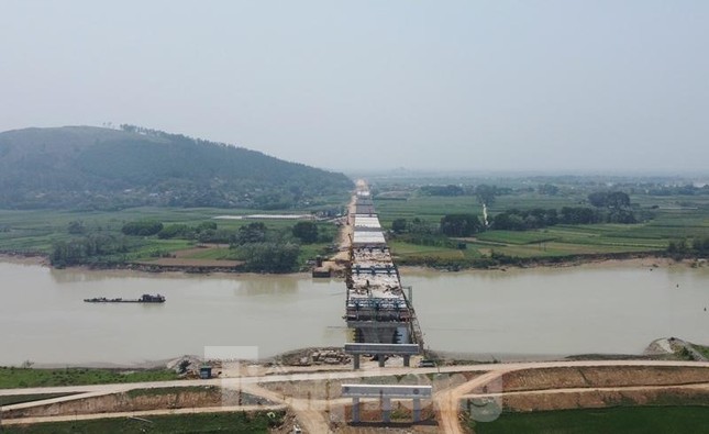 Hình hài cầu cao tốc Bắc - Nam vượt sông Chu tại Thanh Hóa ảnh 10