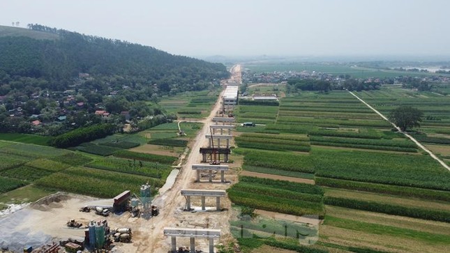 Hình hài cầu cao tốc Bắc - Nam vượt sông Chu tại Thanh Hóa ảnh 2