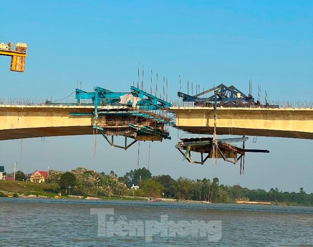 Hình hài cầu cao tốc Bắc - Nam vượt sông Chu tại Thanh Hóa ảnh 3