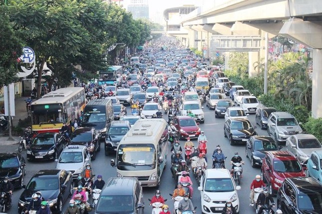 Hà Nội đề xuất tách riêng làn ô tô, xe máy trên trục đường Nguyễn Trãi ảnh 1