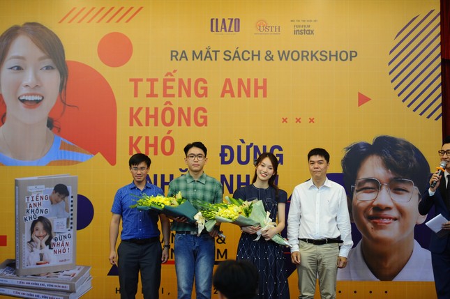 Khánh Vy khóc trong ngày ra mắt sách đầu tay ảnh 1