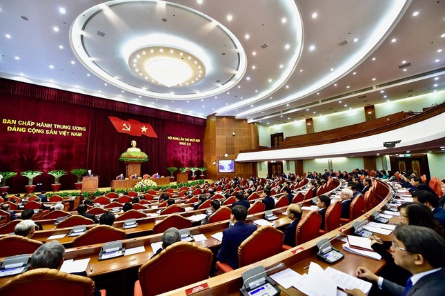 Hội nghị Trung ương 11 thảo luận chiến lược phát triển kinh tế, xã hội ảnh 1