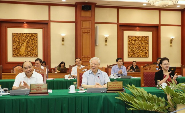 Bộ Chính trị làm việc với 10 đảng bộ về chuẩn bị đại hội ảnh 1