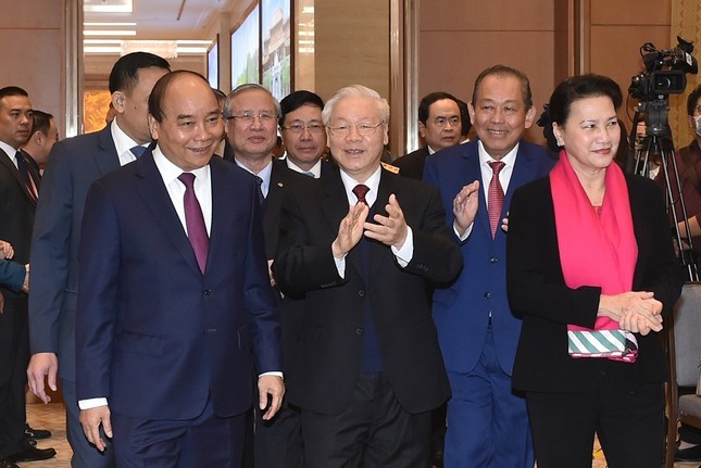 Nắm quyền và tiền thì phải đấu tranh với chính mình, không phạm phải những cám dỗ ảnh 1