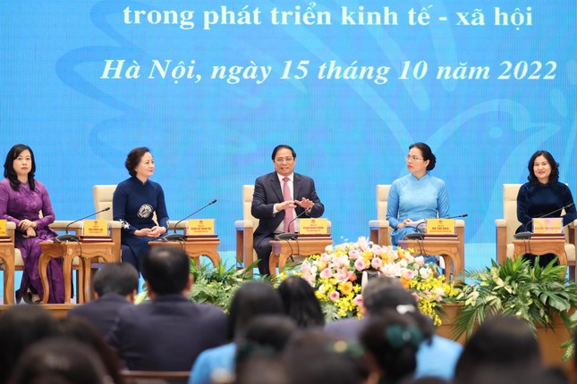 Thủ tướng: Mỗi người phụ nữ Việt Nam là một bông hoa đẹp, lan tỏa tình yêu thương ảnh 1