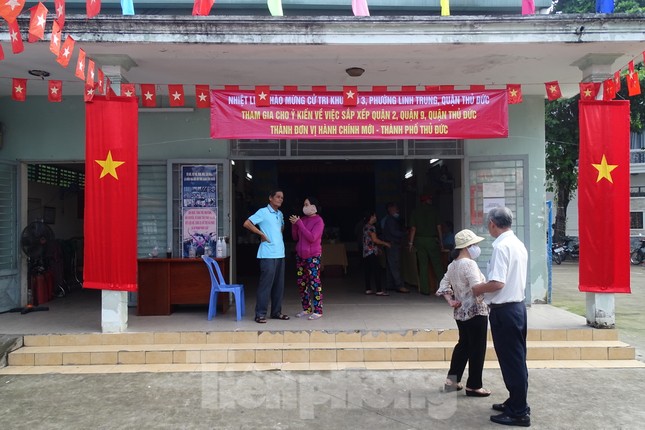 Người dân TPHCM đi bỏ phiếu về việc thành lập TP Thủ Đức ảnh 2