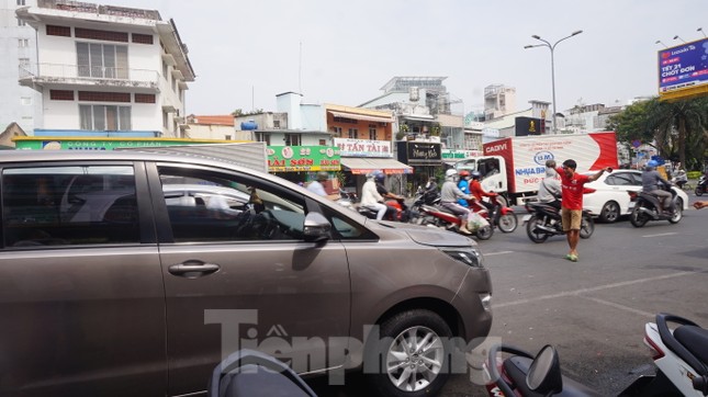 Người Sài Gòn tất bật tân trang 'xế cưng' đón Tết ảnh 1