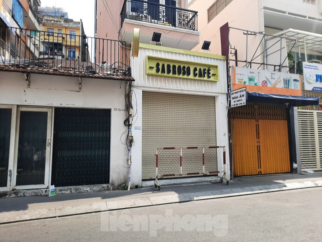 Hồi hộp chờ kết quả xét nghiệm những người tiếp xúc công chứng viên mắc COVID-19 ảnh 1