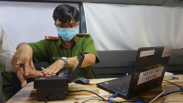 Cận cảnh ô tô chuyên dụng lưu động cấp Căn cước công dân có gắn chip ảnh 10