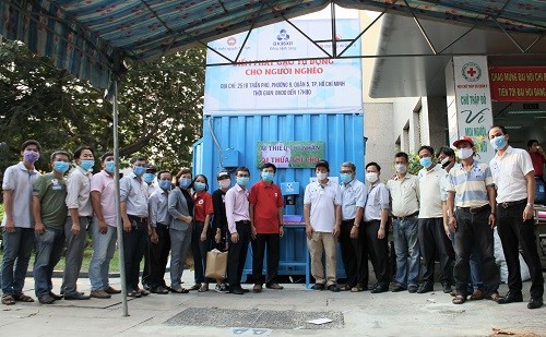 TP. HCM: Cựu sinh viên Bách khoa mở “ATM gạo” hỗ trợ người khó khăn ảnh 1