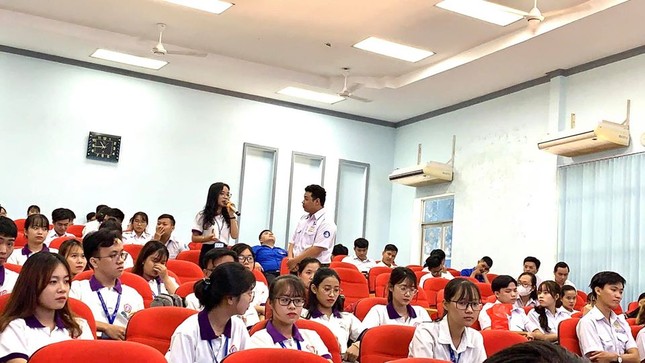 "Sinh viên Bình Dương học tập và làm theo lời Bác" ảnh 1