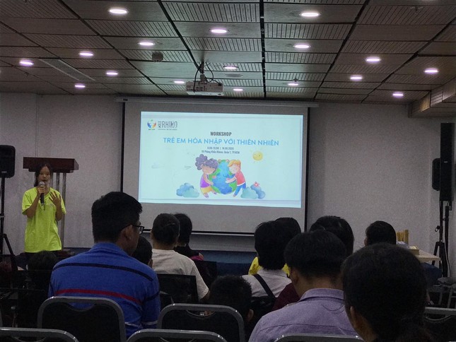 “Gen Xanh” và những bạn trẻ đi đổi quà lấy... rác ở Củ Chi ảnh 6